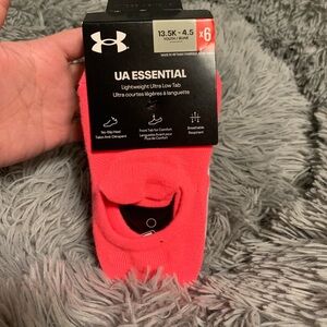 Under Armour pack of 3 pair of youth socks.  Size 13.5K -4.5 BRAND NEW